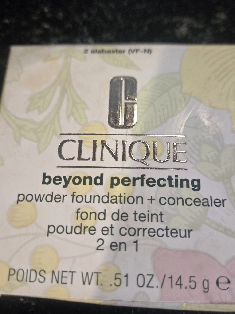 Clinique Beyond Perfecting Powder Foundation + Concealer - Alabaster